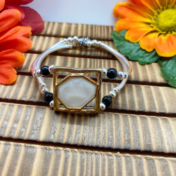 Double Strand Elastic Bracelet - Picture 3 of 4